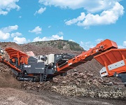 Sandvik представила новую мобильную щековую дробилку QJ341+ с предварительным грохотом