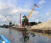 Поставка гранитного и высокопрочного щебня водным транспортом в мае 2021 года